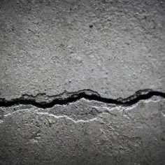 Skuteczne wypełnianie pęknięć w stropie: poradnik naprawy krok po kroku