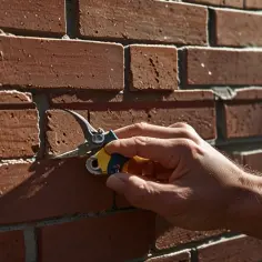 Jak obliczyć i wykonać obróbkę blacharską muru? Praktyczny poradnik