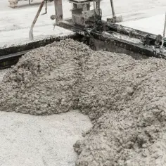 Jaki cement pod kostkę brukową? Wybierz najlepszy materiał
